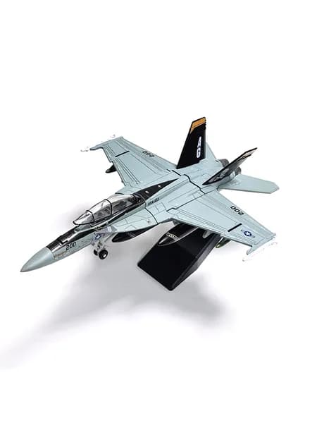 Американский истребитель F/A-18F Супер шершень, 25.5 см, собранная модель с подставкой.