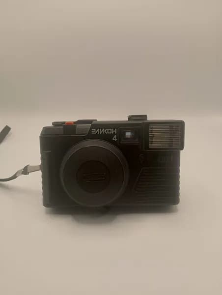 Винтажный фотоаппарат Эликон 4