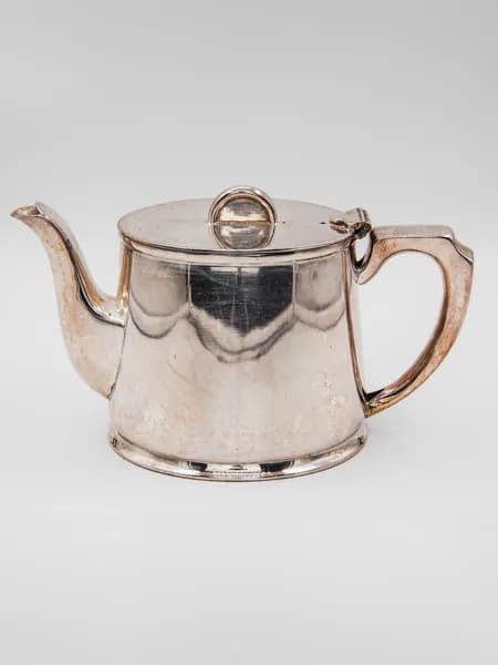 Чайник, 1961 год, Англия; мельхиор, серебрение; 0.6 л.