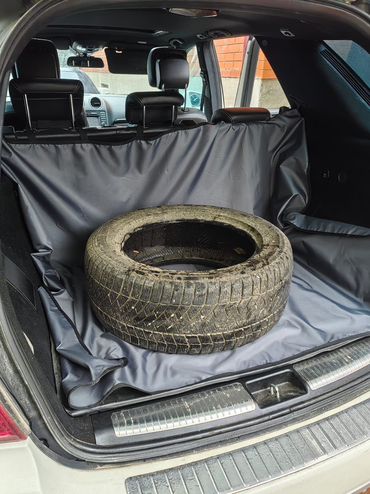 Универсальная, прорезиненная защитная накидка Autozoom в салон и багажник авто, для перевозки животных, рыбалки и охоты. Черная, 160 смХ130см