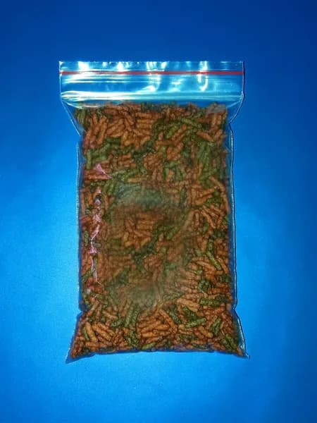 Cichlid Sticks (Breeder Line) палочки 100 грамм 250 мл. - универсальный корм для цихлид в виде плавающих палочек.