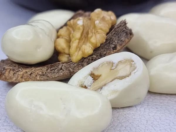 Грецкий орех в белой шоколадной глазури