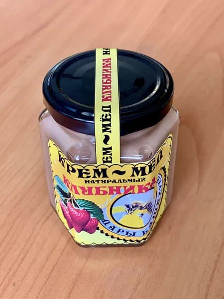 Крем-мед с клубникой 250 г в стеклянной банке в виде шестигранника