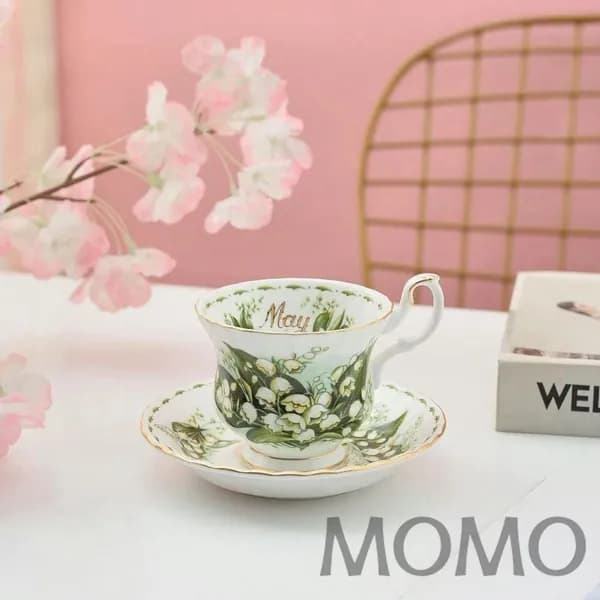 Чайная пара Royal Albert. Серия "Цветок месяца". Англия. Костяной фарфор. Клеймо 70-е гг. Сузуран в мае