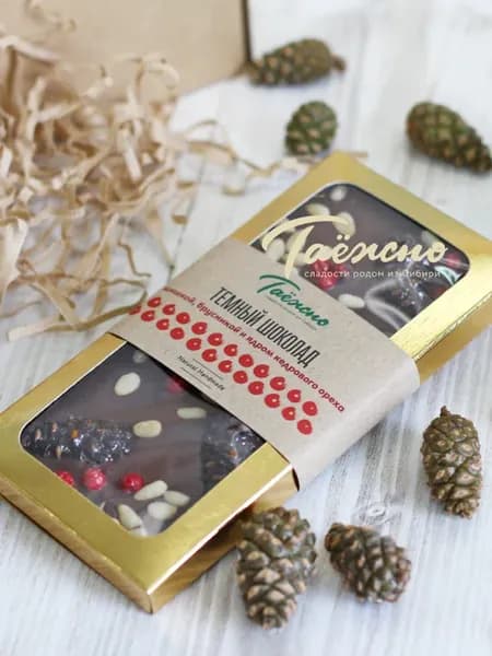 Шоколад темный с шишкой, брусникой и кедровым орехом 80 гр