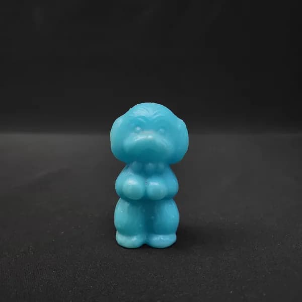 Игрушка пластмассовая винтажная, СССР. Фигурка собачки голубого цвета для кукольного дома