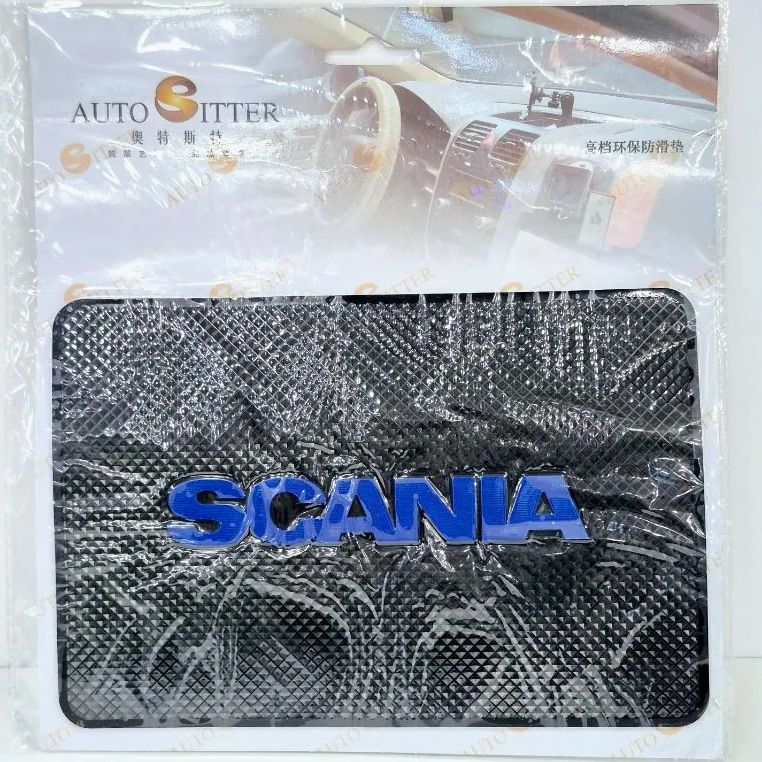 Коврик резиновый "SCANIA" - СКАНИЯ на панель автомобиля (КОД: 2724.-01)