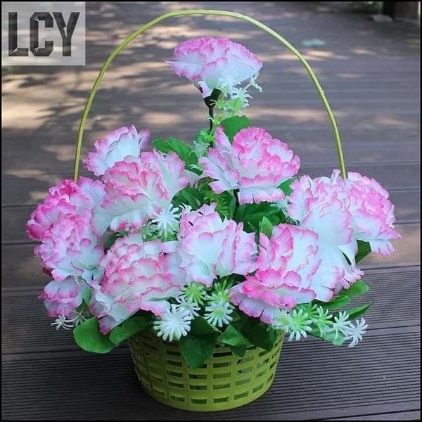 Корзина ритуальная с искусственными цветами