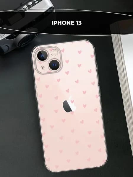 Чехол на iPhone 13 с сердечками