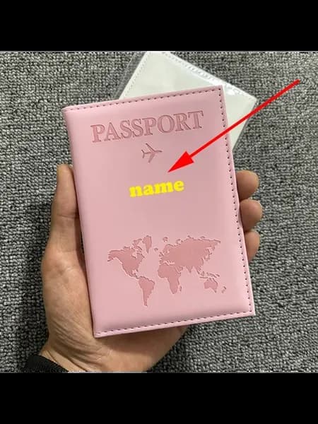 Розовая обложка для паспорта с картой мира