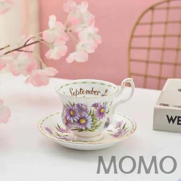 Чайная пара Royal Albert. Серия "Цветок месяца". Англия. Костяной фарфор. Клеймо 70-е гг. Сузуран в мае