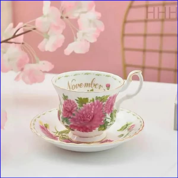 Чайная пара Royal Albert. Серия "Цветок месяца". Англия. Костяной фарфор. Клеймо 70-е гг. Сузуран в мае