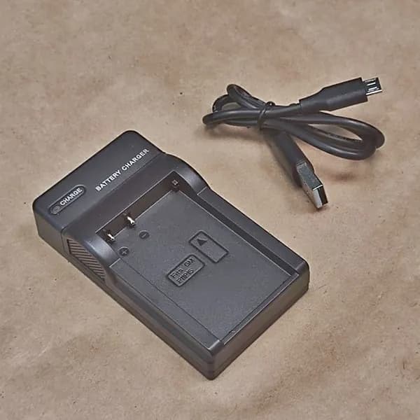 Зарядное USB устройство для Garmin Montana 6xx, Alpha 100 / 200 / 300 аккумуляторов 010-11654-03
