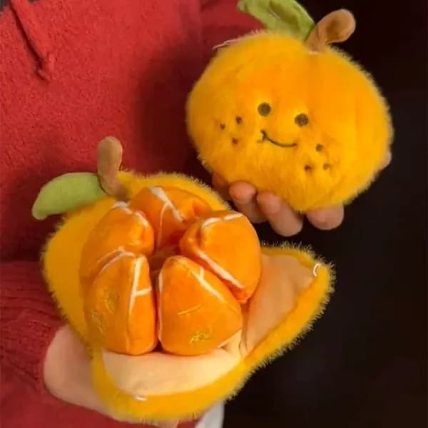 Мандариновая игрушка, с которой можно снять кожу