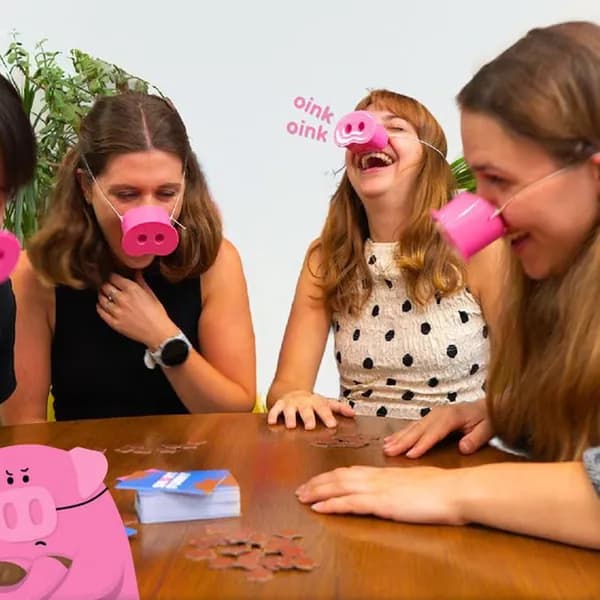 Игра для вечеринок Snort Funny: 5 свистящих пятачков, 150 карточек заданий
