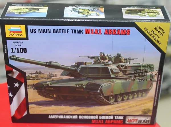 Сборная модель танка 1:100 7405 Американский осн. боевой танк Абрамс М1А1 Сборка без клея