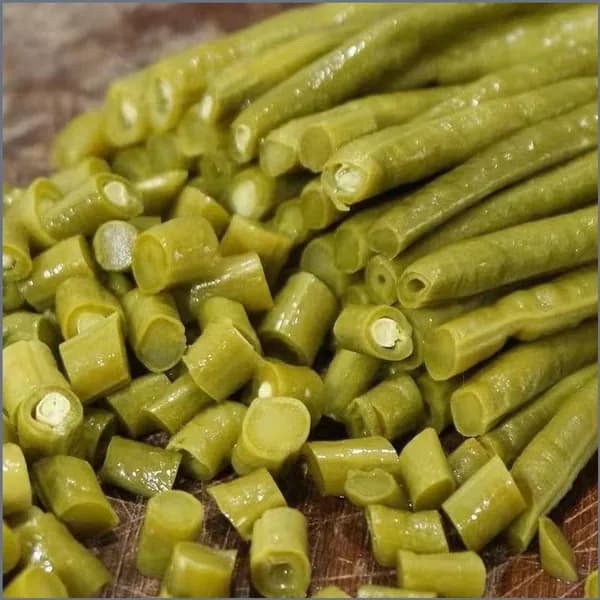 Аутентичная маринованная фасоль, квашеная капуста, готовая закуска