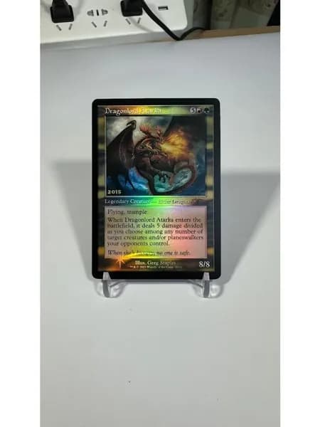 Высококачественная игровая карта Magic The Gathering, подходящая для семейных и дружеских посиделок, поставляется в прозрачном наборе.
