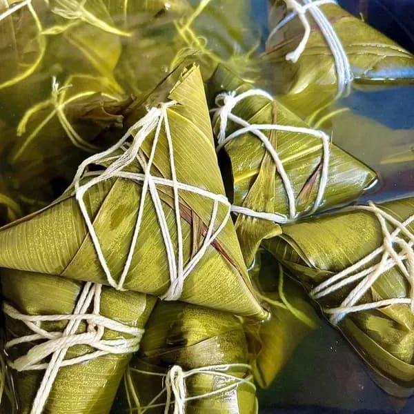 Рисовые пирожки с финиками и бобами, традиционные