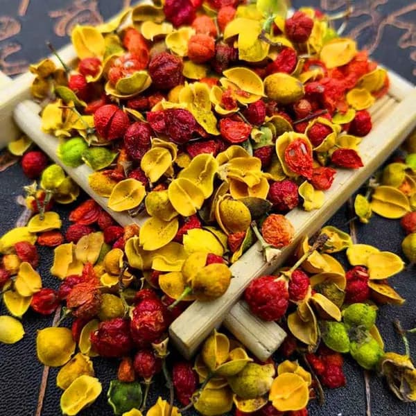 Чай в стаканах разные вкусы быстрый напиток для отдыха и перекуса в течение дня
