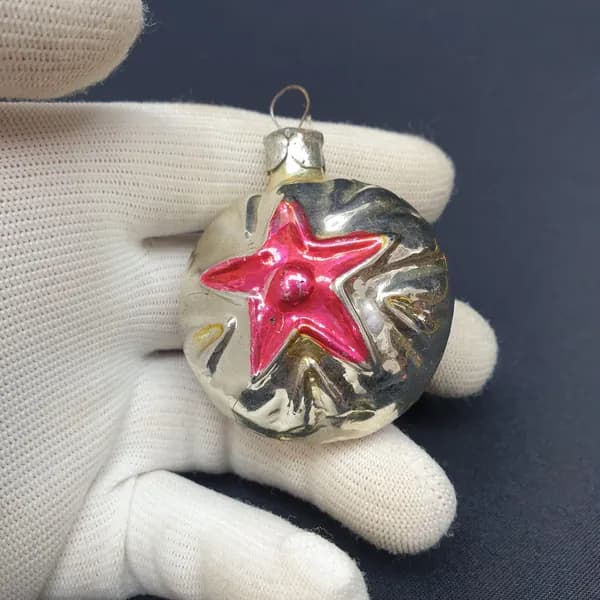 Елочная игрушка винтажная, СССР. Стекло, шар с рельефным узором и красной звездой