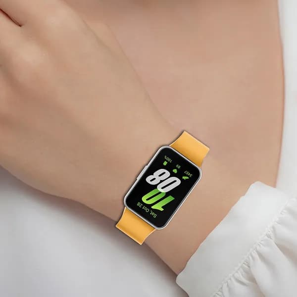 Силиконовый ремешок для Samsung Galaxy Fit3 2024 с плоской цветной застёжкой жёлтого цвета