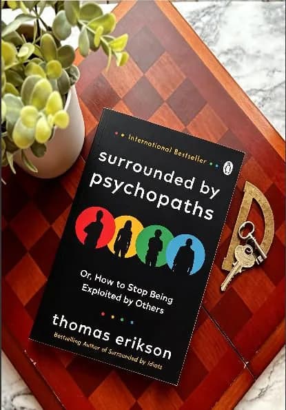 Книга Surrounded by Psychopaths, Thomas Erikson, мягкая обложка, английский язык