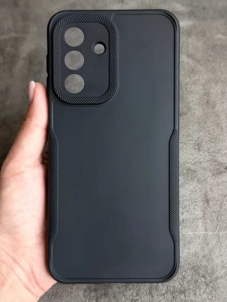 Чехол на Samsung A17 черный с нескользящими боками