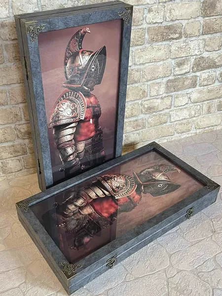 Нарды подарочные "Гладиатор", большие, игровое поле под каленым стеклом, из натурального дерева, обтянуты экокожей премиум класса, фишки и игральные кости в комплекте