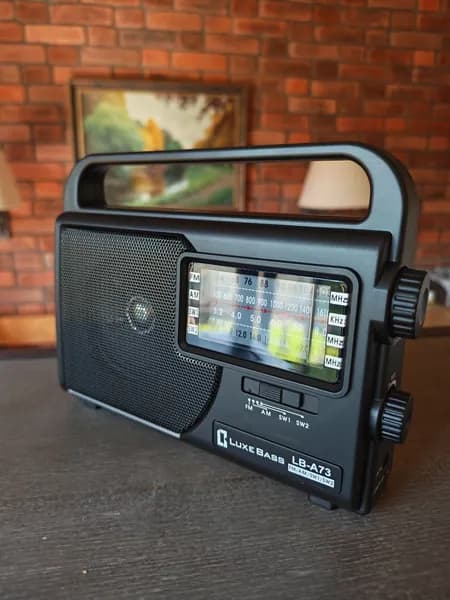 Высокочувствительный радиоприемник Luxe Bass LB-А73 FM, SW1-2, AM, УКВ