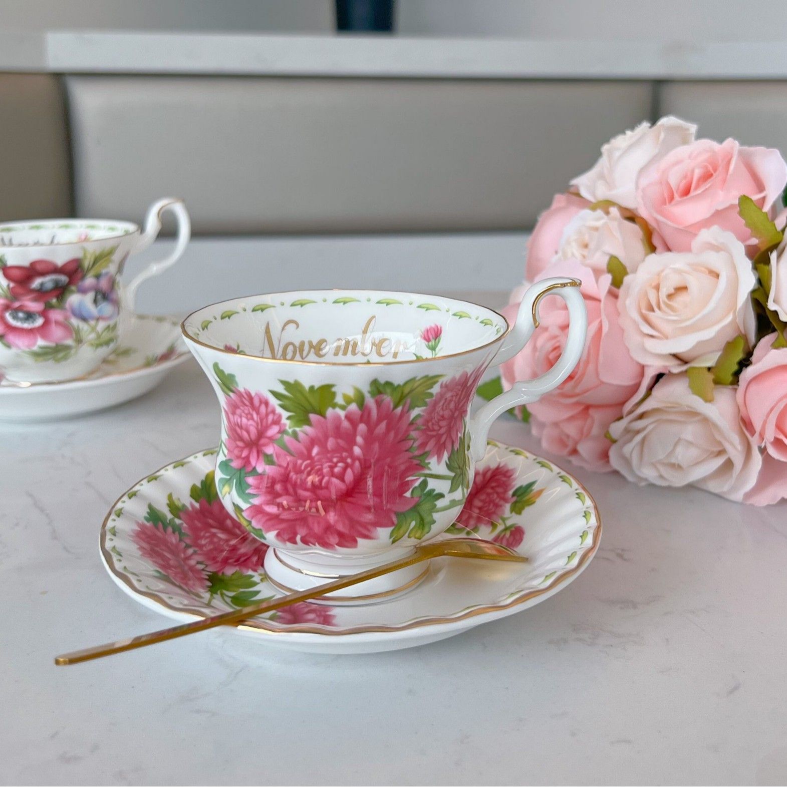 Royal Albert Чайная пара. Серия "Цветок месяца". Костяной фарфор, Англия, клеймо 70-х гг., майский ландыш