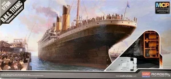 14214 1/700 R.M.S. TITANIC с подсветкой