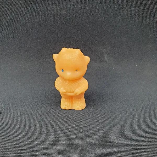 Игрушка винтажная, СССР. Пластмассовая фигурка котенка, маленькая настольная статуэтка