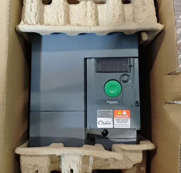 Schneider Electric ATV310HU75N4E - Преобразователь частоты 7,5 кВт
