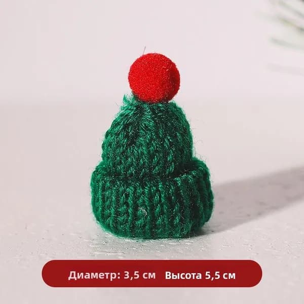 Милый миниатюрный красный пряжистый рождественский пальчиковый колпак