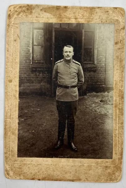 Кабинетная фотография неизвестного мужчины 17,5х12,5 см в военной форме Россия 1900е годы.