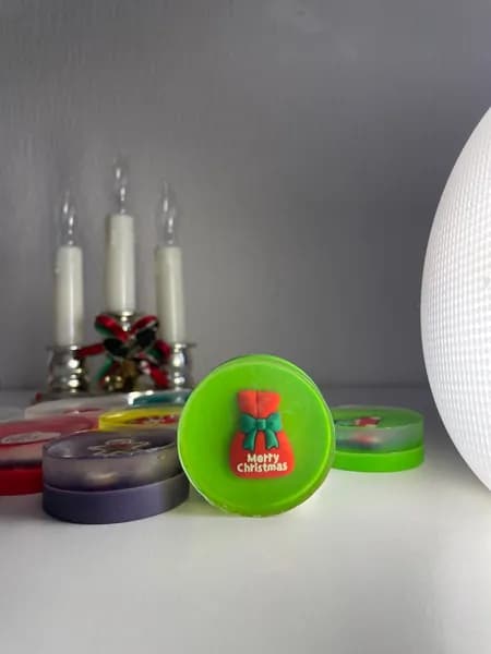 НОВОГОДНЯЯ КОЛЛЕКЦИЯ. Детское мыло "See-Toy" с игрушкой-магнитом. "Мешочек" 1шт.