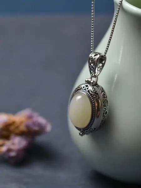 Изысканное колье из белого нефрита с медным зеркальным футляром, кулон-мешочек для благовоний