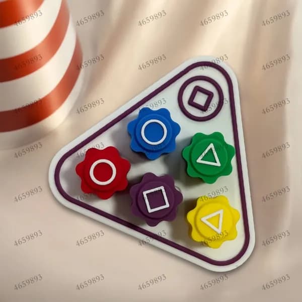 Игровые кости из ПВХ-пластика с треугольным основанием