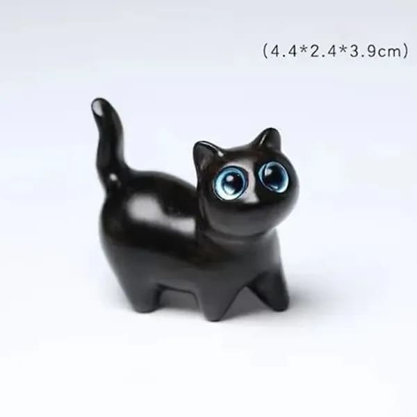 Деревянная фигурка котенка с зелеными глазами. Декор ручной работы. 1 шт.