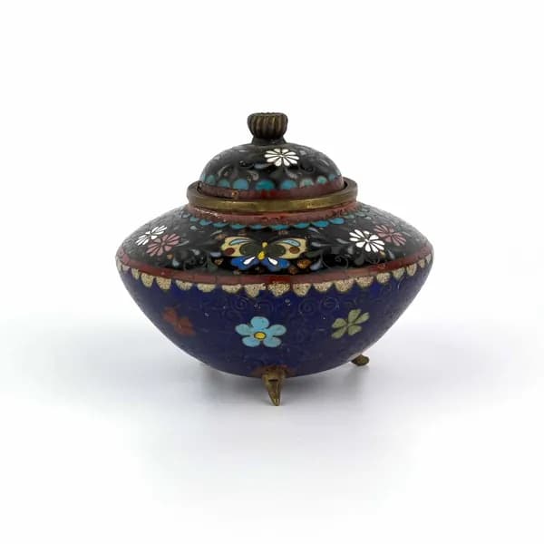 Чайница Silent Garden. Япония, эмаль клуазоне, 1868-1912 гг.