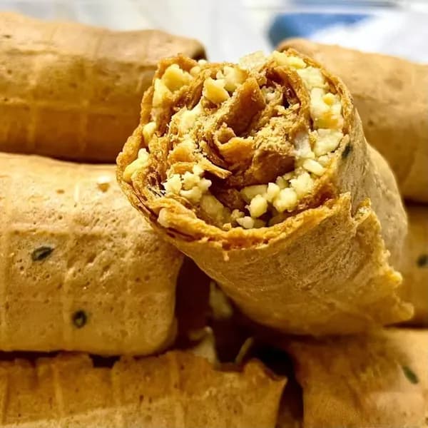 Традиционные хрустящие яичные рулеты с арахисом, старинный рецепт, лёгкая закуска, печенье для пожилых