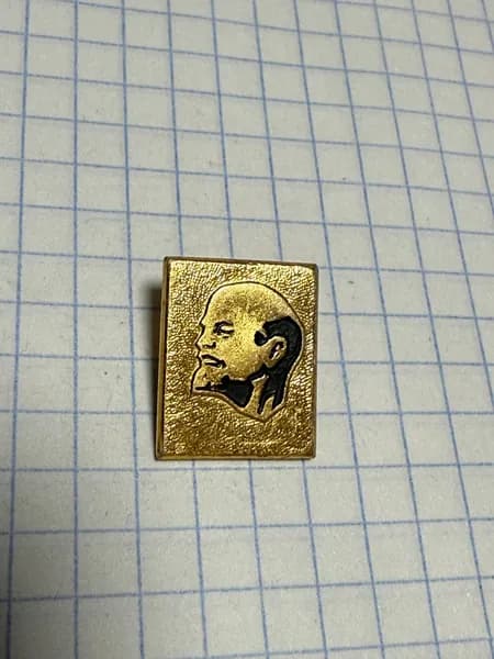 Значок с изображением Ленина