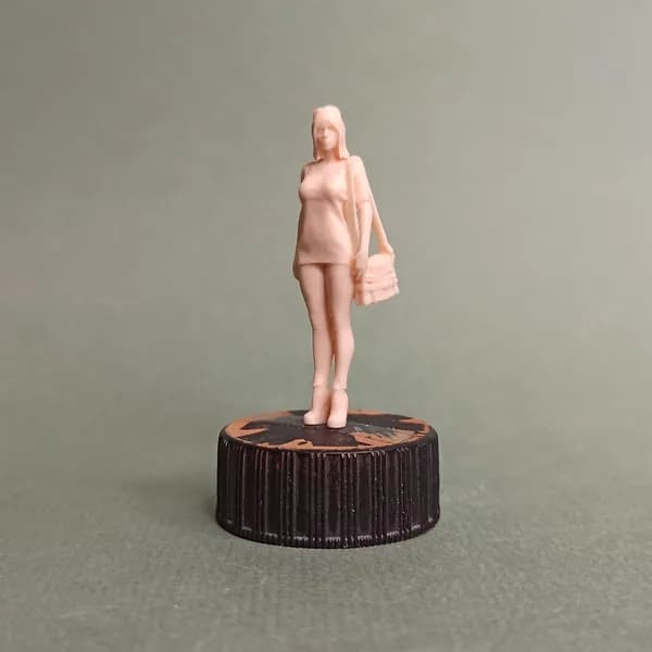Студентка УрГЭУ (СИНХ). Фигурка в масштабе 1:43.