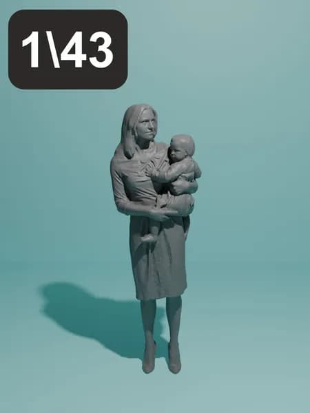 Женщина с ребенком на руках. Фигурка в масштабе 1:43