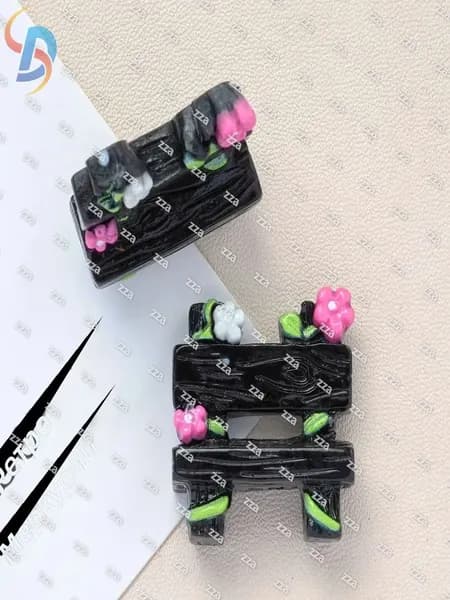 Мини-стульчик декоративный из смолы для DIY-украшений, 1 шт., черный с розовыми цветами