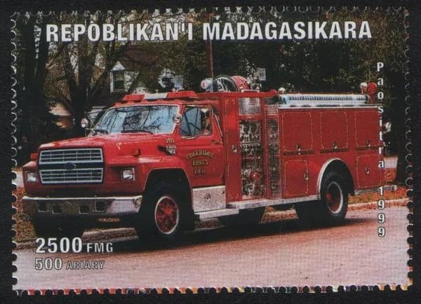 Мадагаскар 1999 Пожарные машины, сувенирная марка (MNH)