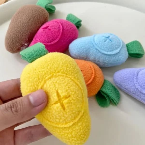 Игрушка-морковка с звуковым эффектом для домашних животных, с возможностью высыпания корма
