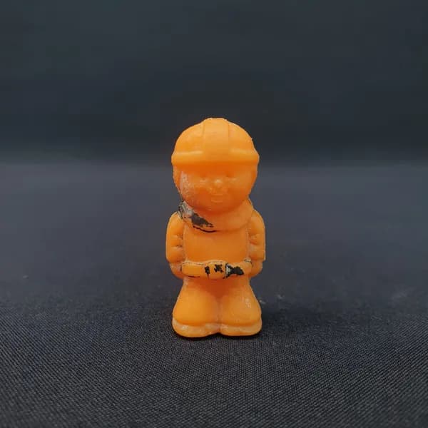 Винтажная фигурка СССР. Игрушка строитель с каской, миниатюра из пластика для коллекции