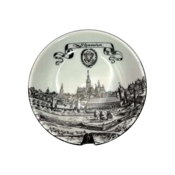 Пепельница небольшого размера в бело-черных тонах ALTENKUNSTADT "Швайнфурт" винтажная, 8х3,5 см, фарфор, деколь, Германия, 1960-70 гг.